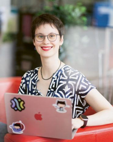 Die Physikerin und Informatikerin Letiția Pârcălăbescu entwickelte ein Verfahren, mit dem sich die Zuverlässigkeit von Bild- und Sprach­modellen verbessern lässt